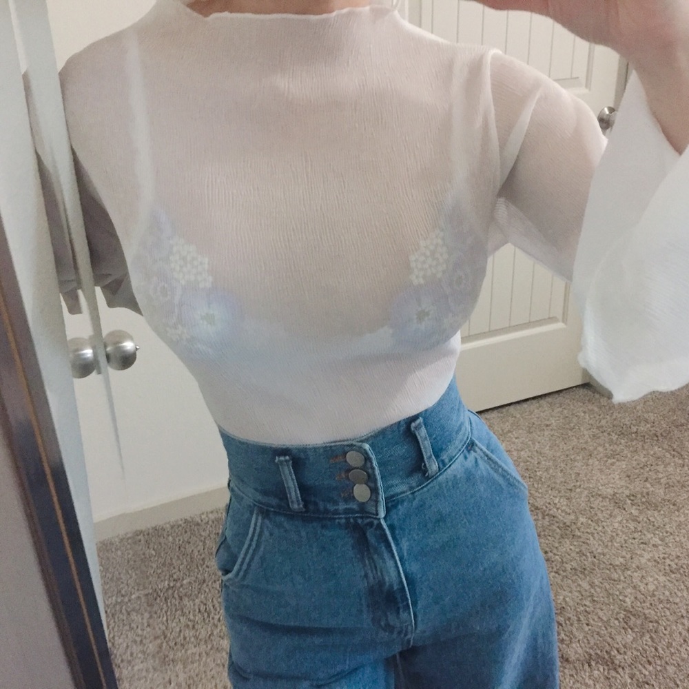 🆕 Sheer White top blouse xs s